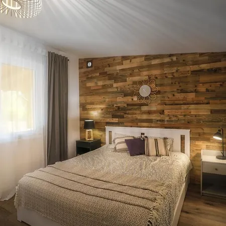 Letniskowy Nad Jeziorem 度假居 *