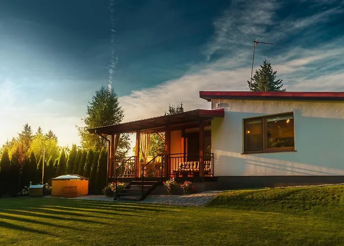 Letniskowy Nad Jeziorem 別荘