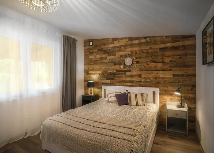 Letniskowy Nad Jeziorem 別荘 *